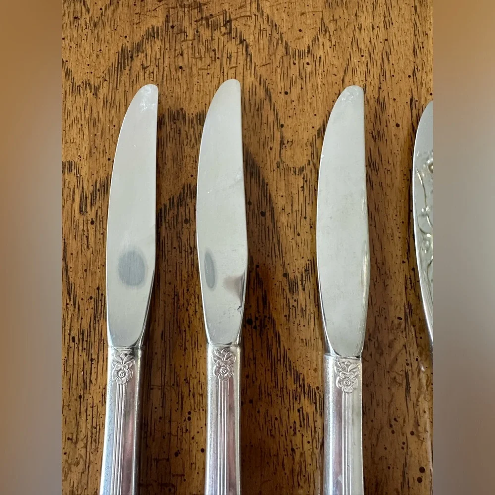 Vintage Nobility, silver plate 1939 Royal Rose Knives set of 6. Preowned
